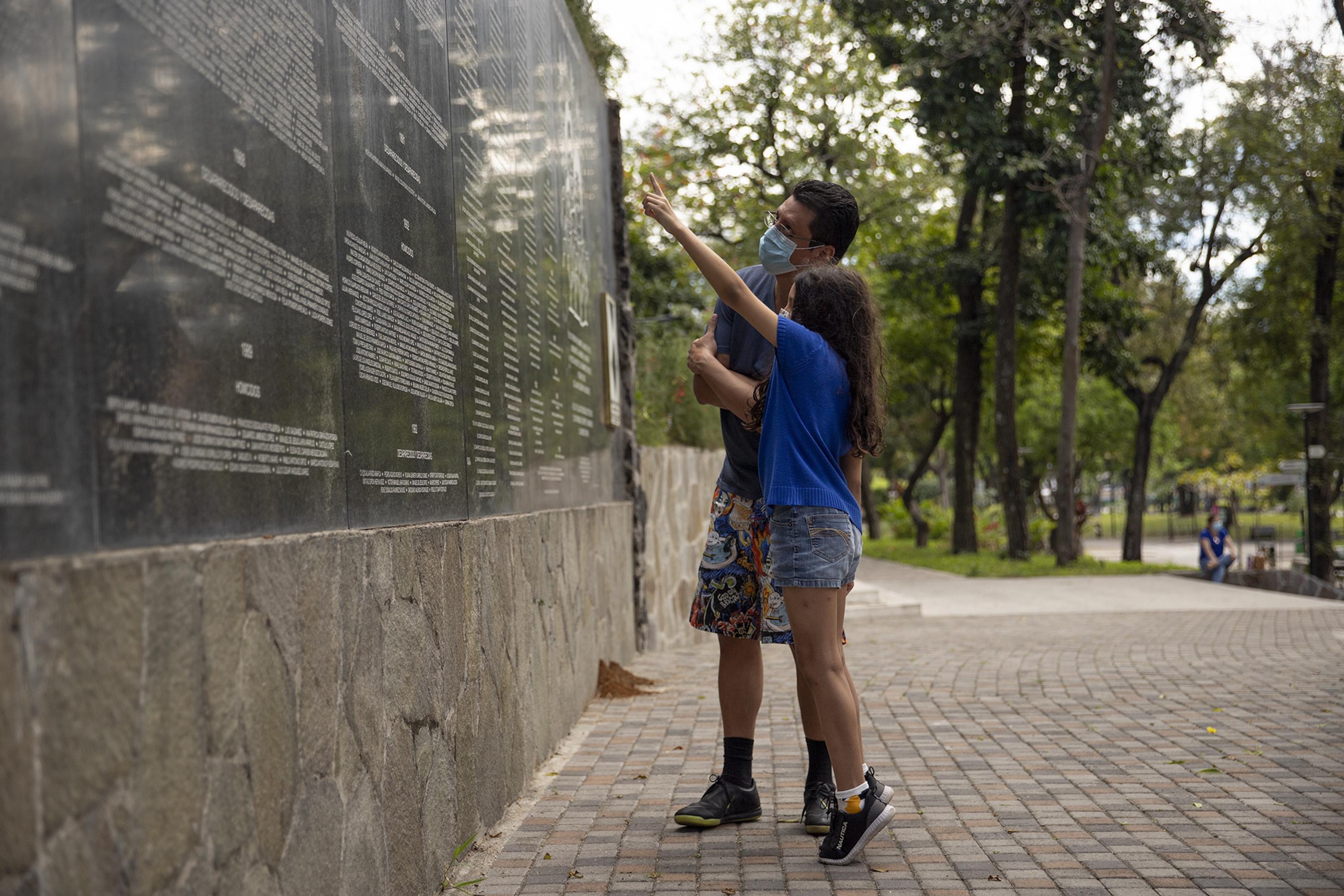 Eduardo Escobar and his daughter Fabiola read the names of victims of the Salvadoran civil war in January 2021, during the commemoration of the 29th anniversary of the peace accords. Photo Carlos Barrera