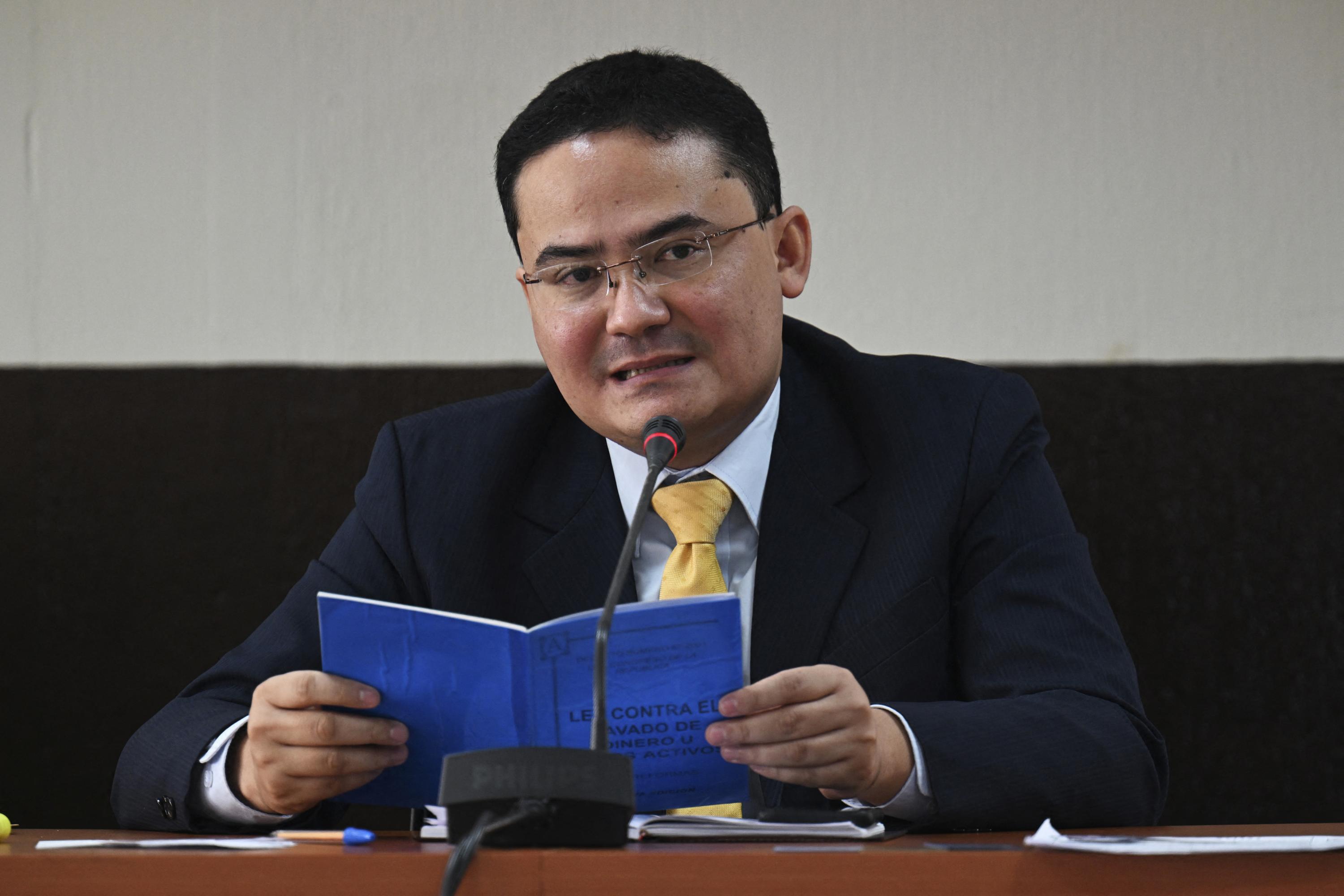 Judge Fredy Orellana during a pre-trial hearing in the prosecution of Guatemalan journalist José Rubén Zamora in Guatemala City on Dec. 8, 2022. Photo Johan Ordóñez/AFP