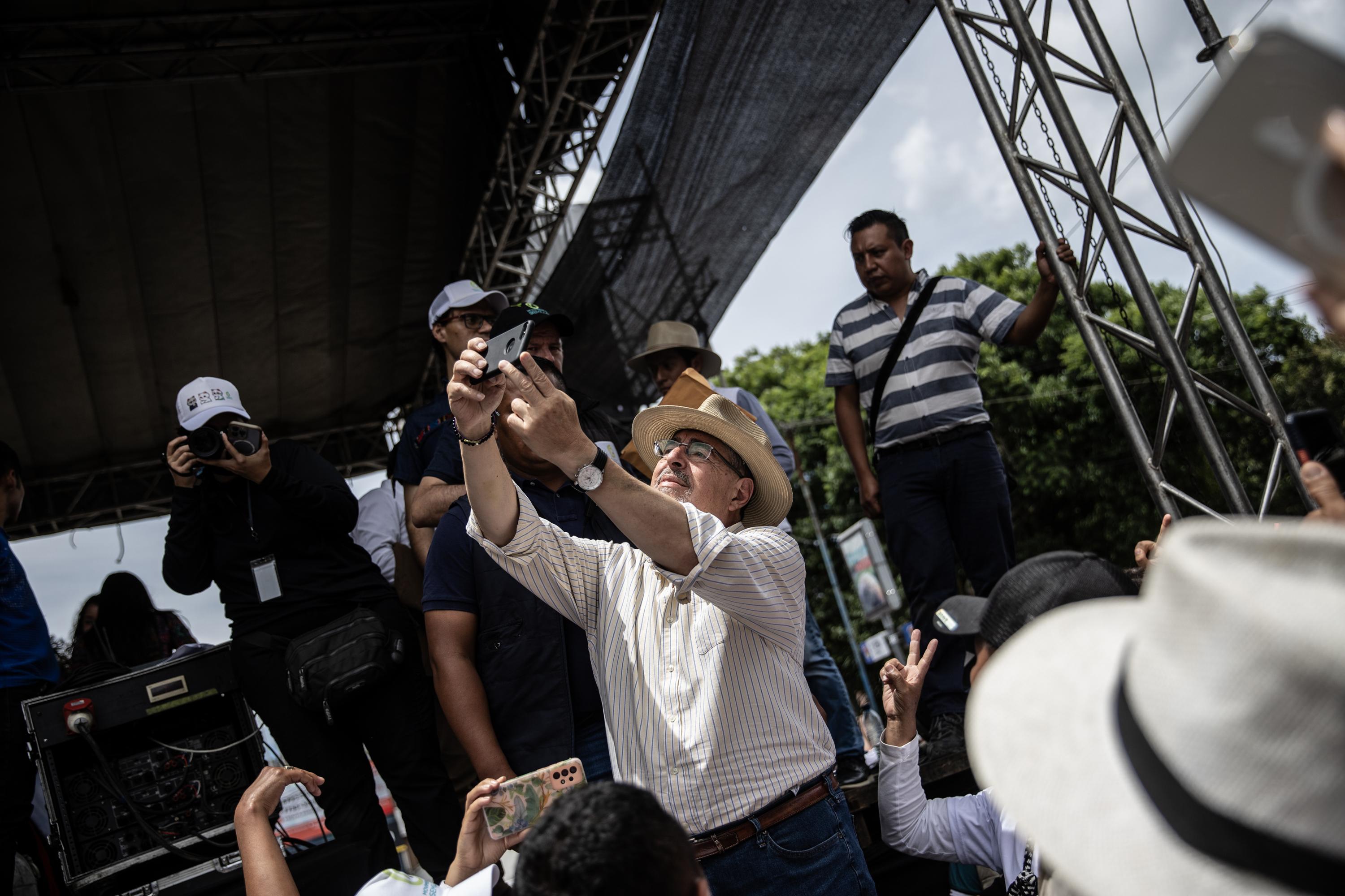 Bernardo Arévalo visitó, durante su última gira de campaña, los municipios de Santa Cruz Quiché, Huehuetenango, Tejutla y San Marcos. Foto de El Faro: Carlos Barrera