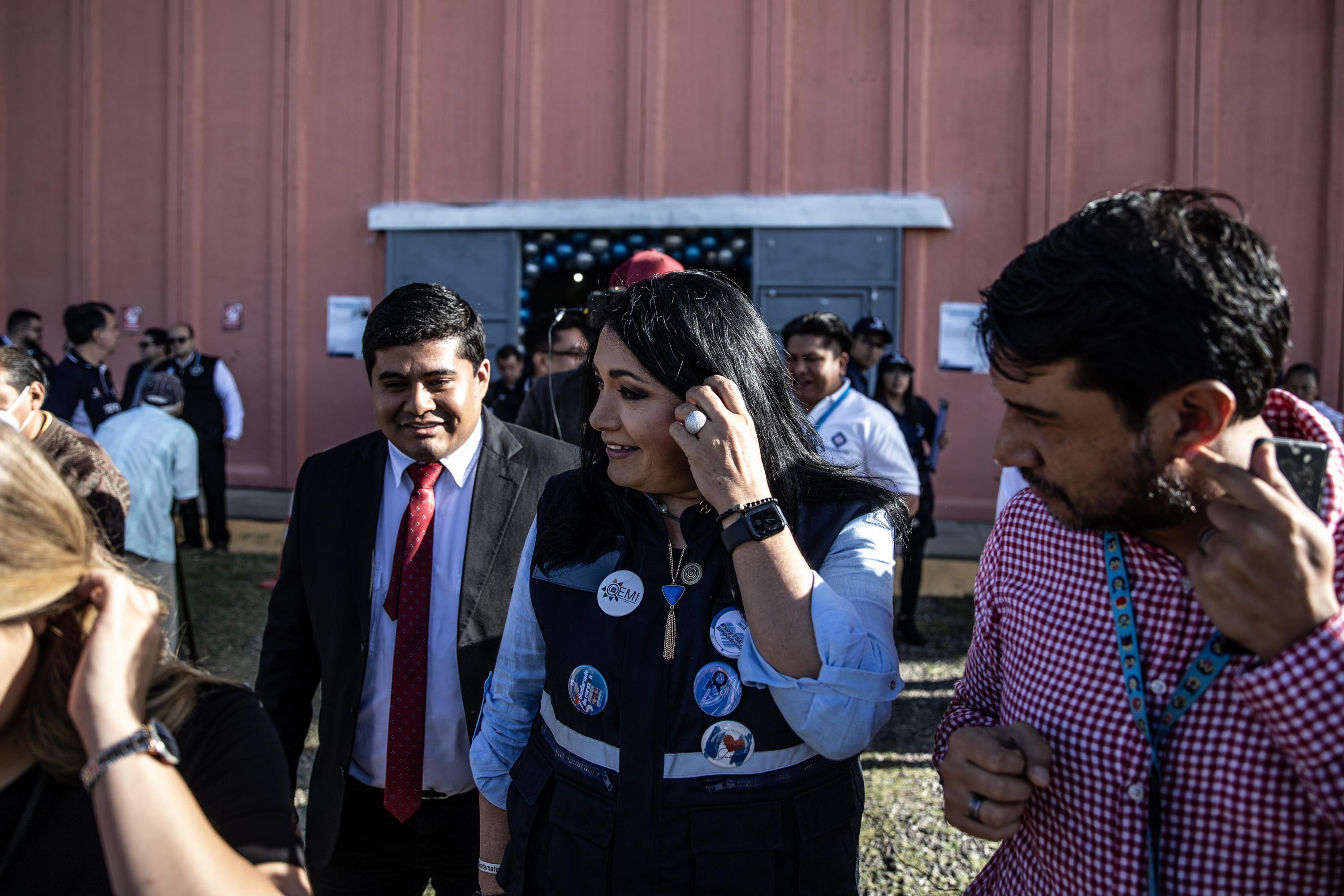 After the opening of the polls on Sunday, Guatemalan electoral magistrate Blanca Alfaro announced that she is considering resigning following anonymous threats. Photo Carlos Barrera