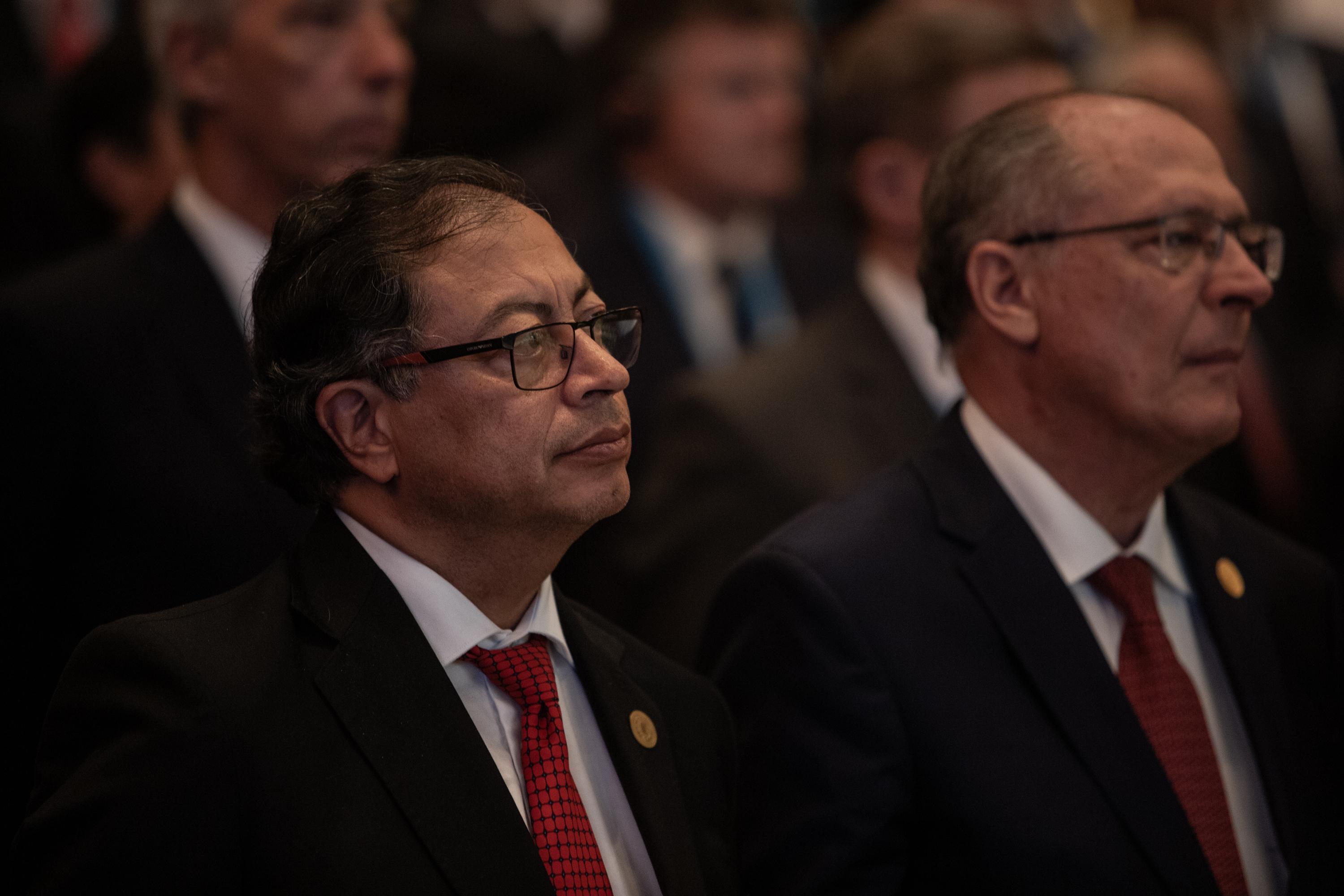 El presidente de Colombia, Gustavo Petro, asistió a la juramentación presidencial de Bernardo Arévalo el 14 de enero de 2024. En los momentos de más tensión en el Congreso, Petro dijo desde su cuenta de X que no se iría de Guatemala hasta que tomara posesión el nuevo presidente. Foto de El Faro: Carlos Barrera