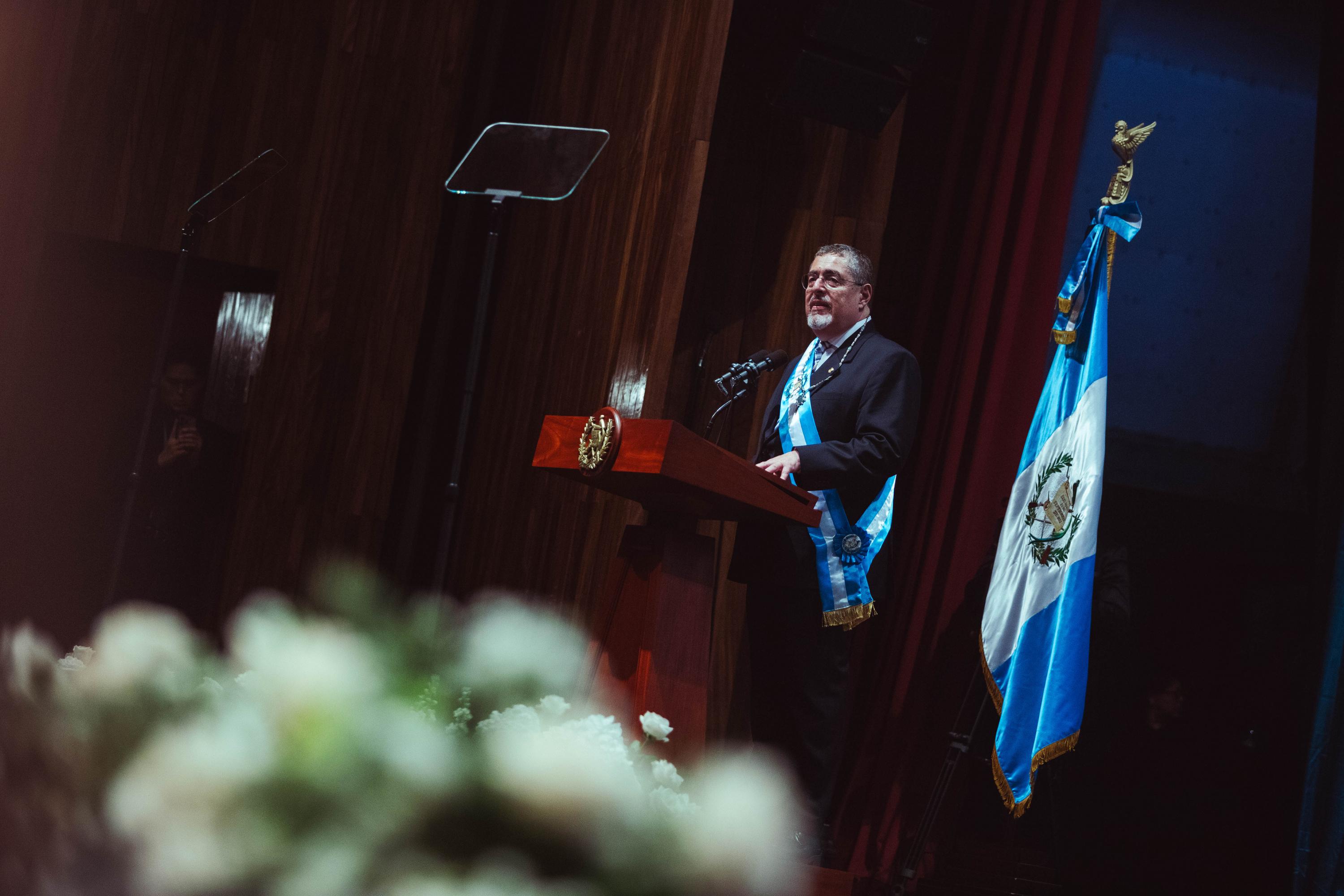 Pasada la medianoche, ya entrando en el 15 de enero, Bernardo Arévalo juró el cargo de presidente de la República de Guatemala para el periodo 2024-2028. En su primer discurso dijo que no iba a permitir la intolerancia y la arbitrariedad en el Ejecutivo, y agradeció a los jóvenes guatemaltecos y las comunidades indígenas que hicieran posible el cambio de poder: 