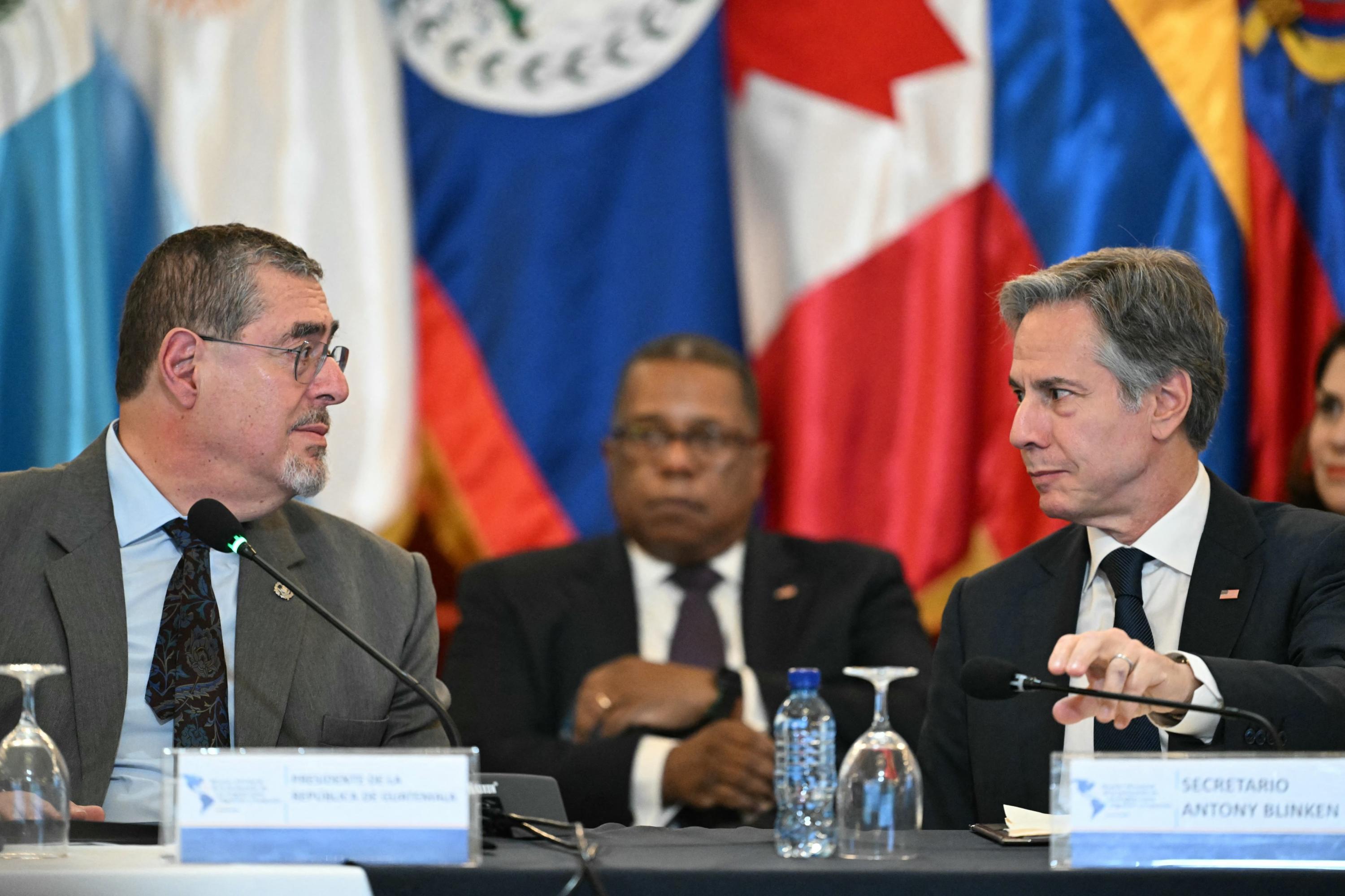 Guatemalan President Bernardo Arévalo (left) and U.S. Secretary of State Antony Blinken look at each other during the Los Angeles Declaration on Migration and Protection ministerial meeting in Guatemala City on May 7, 2024. Photo Johan Ordóñez/AFP