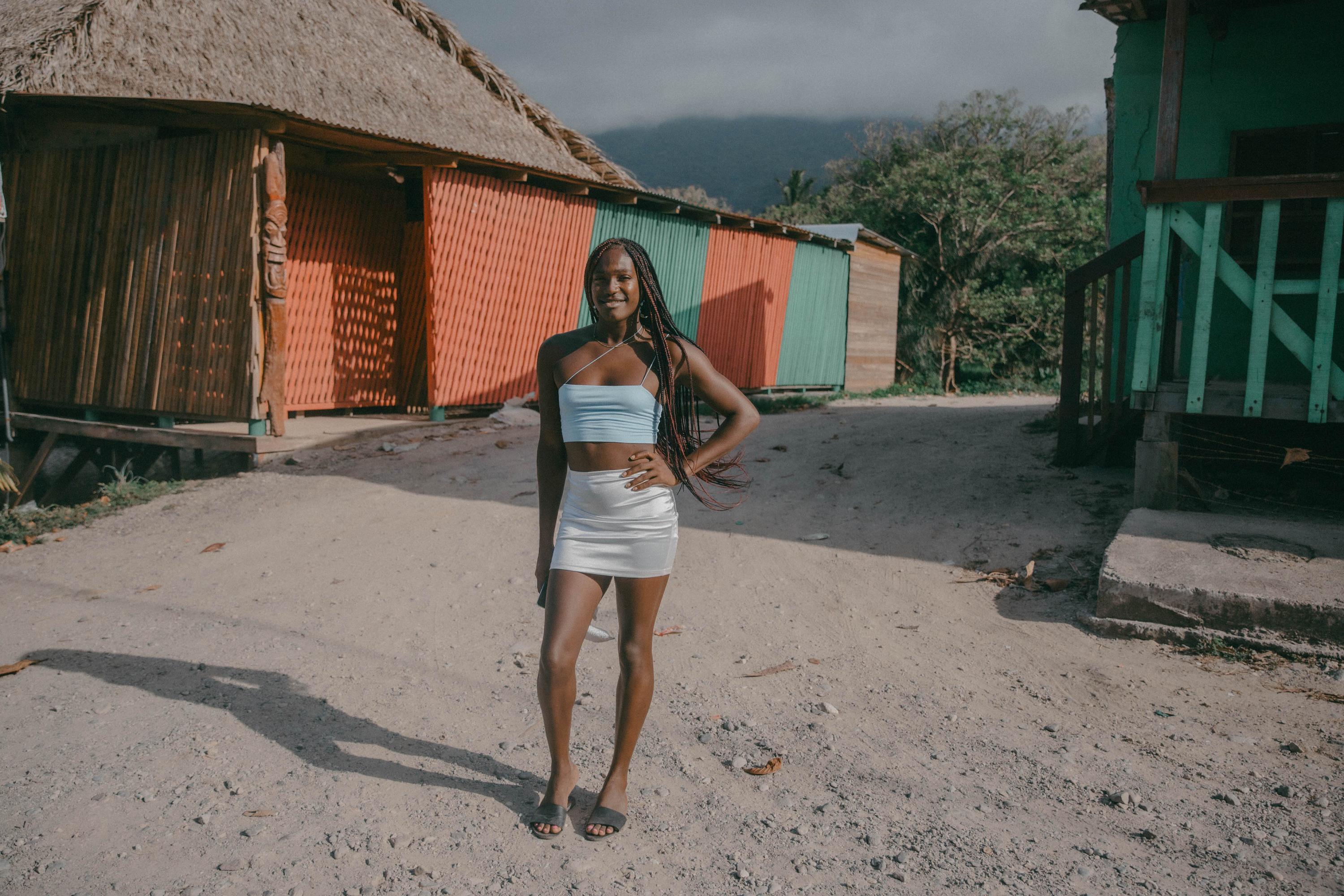 Dariana Suazo de 21 años es una de las líderes del movimiento LGBTIQ+ garífuna en Sambo Creek, a 15 kilómetros de La Ceiba. 