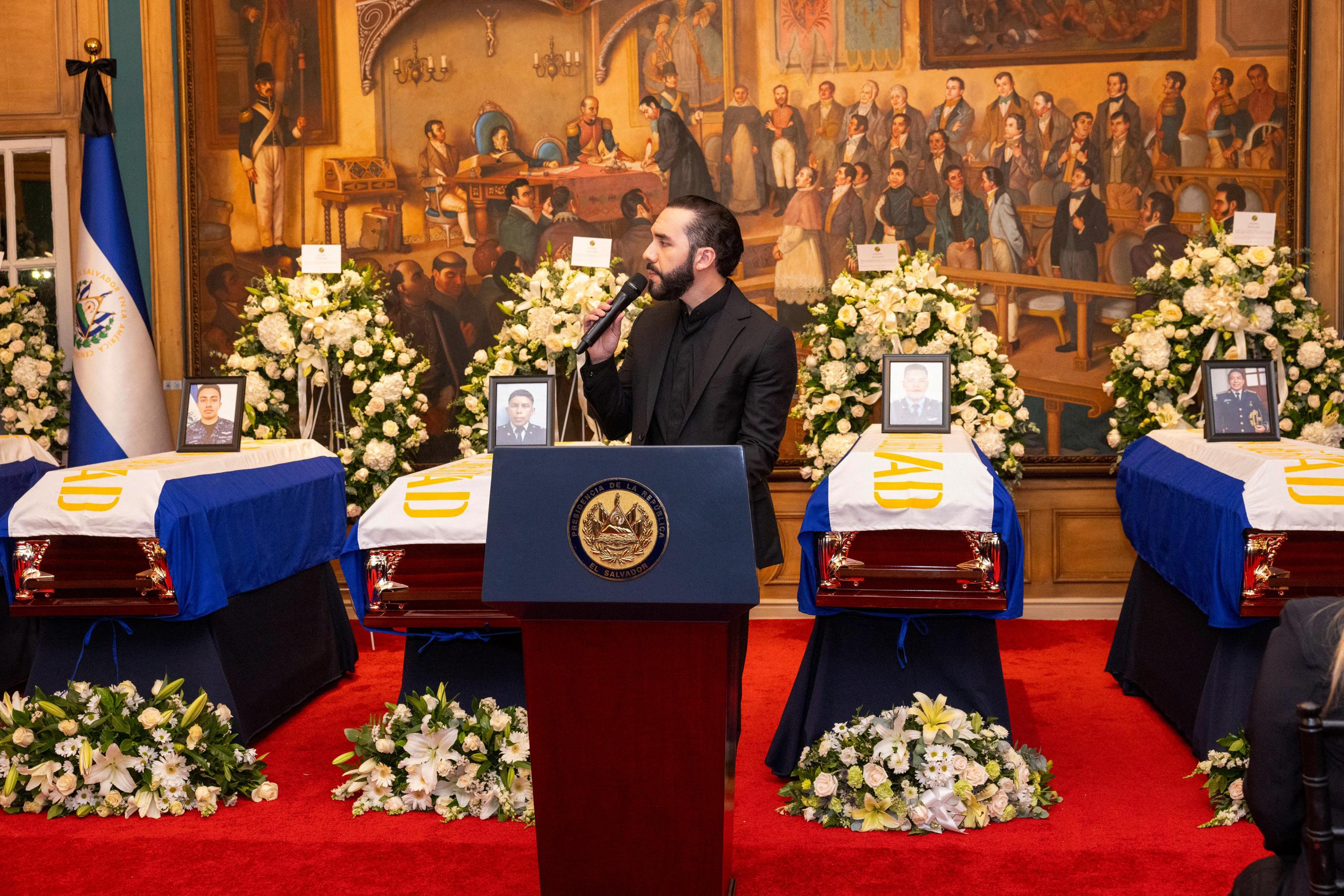 Picture released by the Salvadoran Presidency showing President Nayib Bukele speaking during the funeral of the director of the National Civil Police, Mauricio Arriaza, and 8 other victims of a helicopter crash, in San Salvador on September 10, 2024. Photo AFP