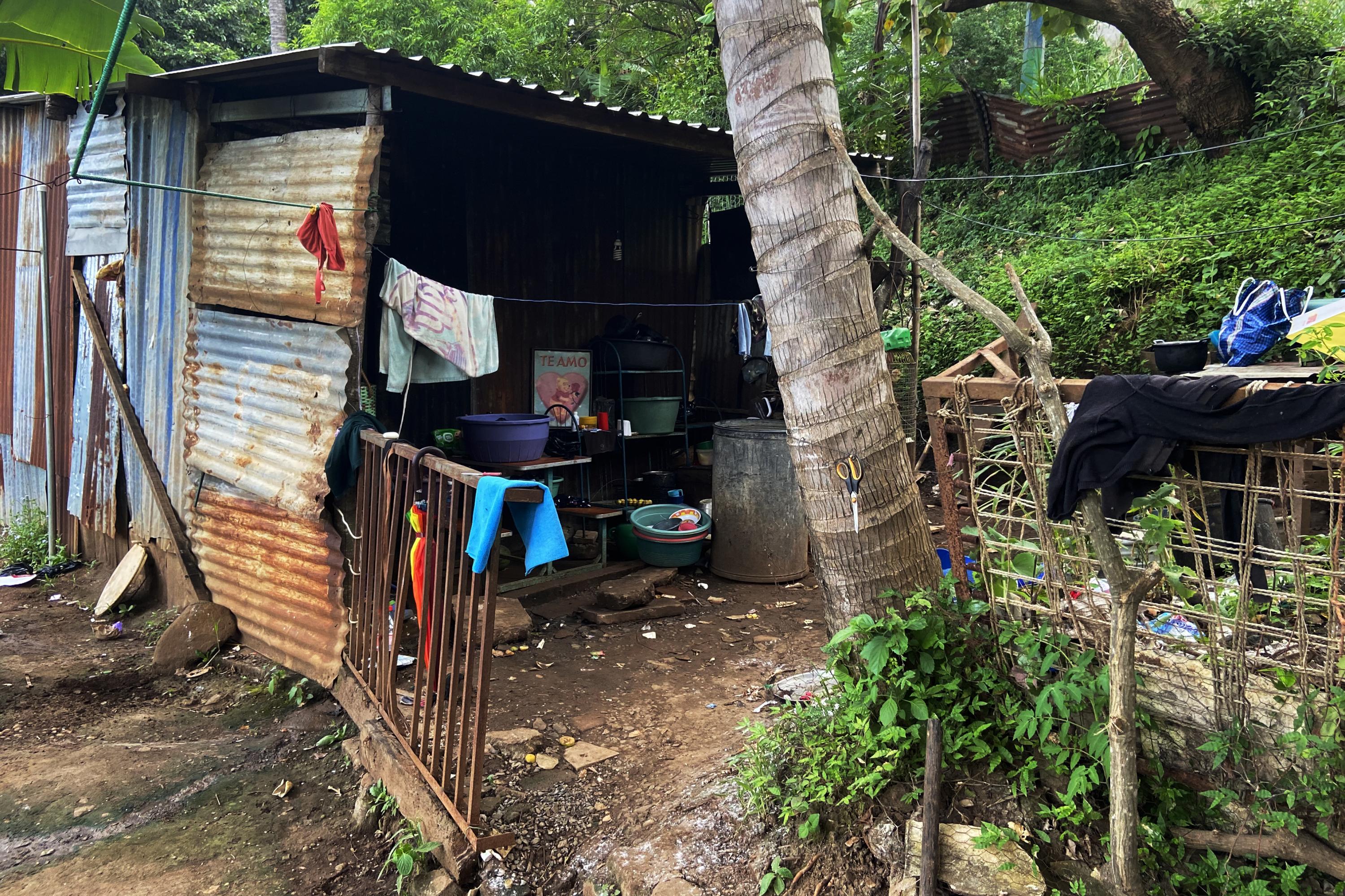 For generations, Juan Saúl’s family has lived in extreme poverty. He shared a small room in a tin shack with his mother, sister, and nephew — a space with no potable running water and no working toilet. Photo Carlos Martínez