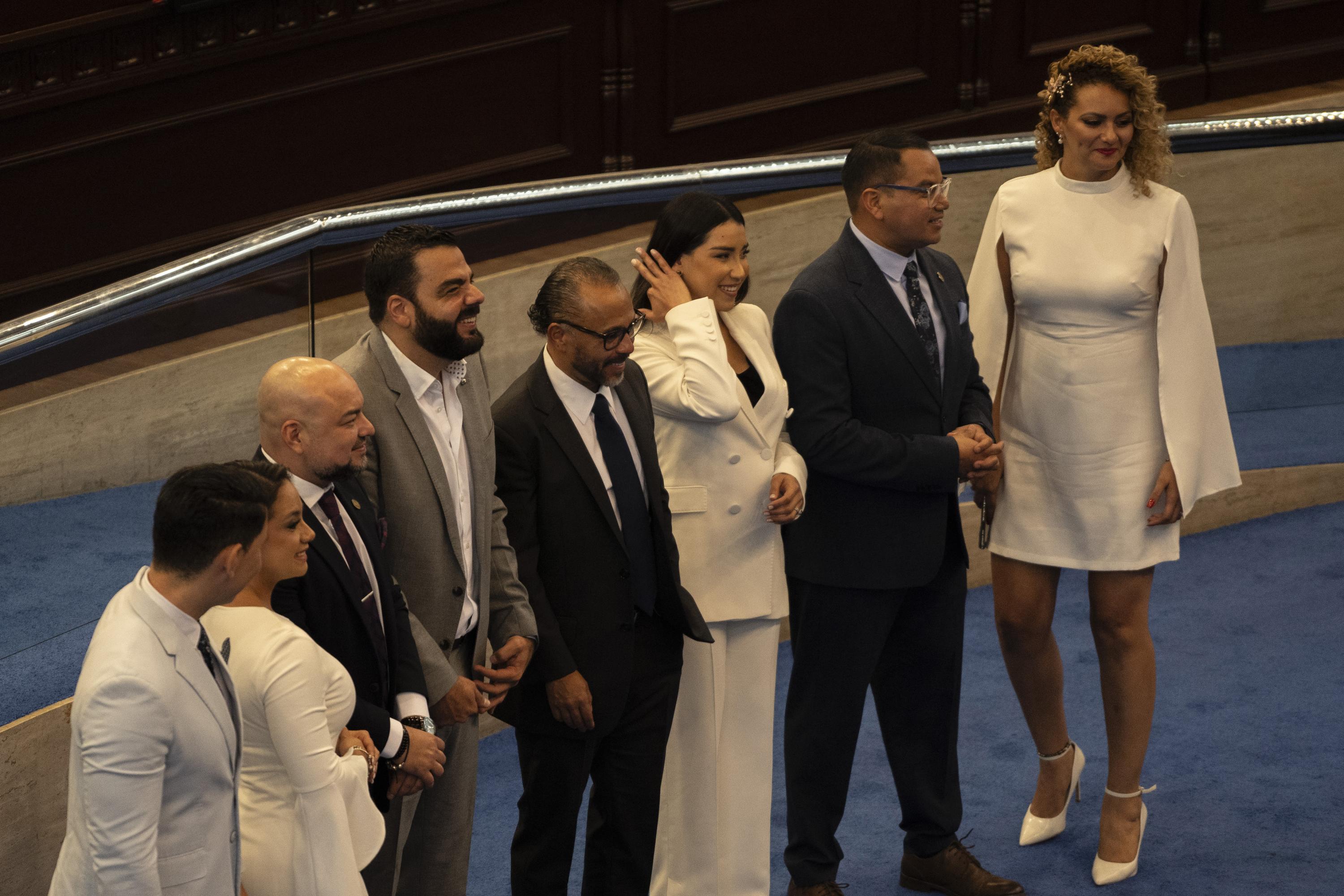 Xavi Zablah (fourth from left), president of the Salvadoran ruling party Nuevas Ideas, poses with recently sworn-in legislators including Legislative Assembly President Ernesto Castro, immediately to his left, on May 1, 2024. Photo Víctor Peña