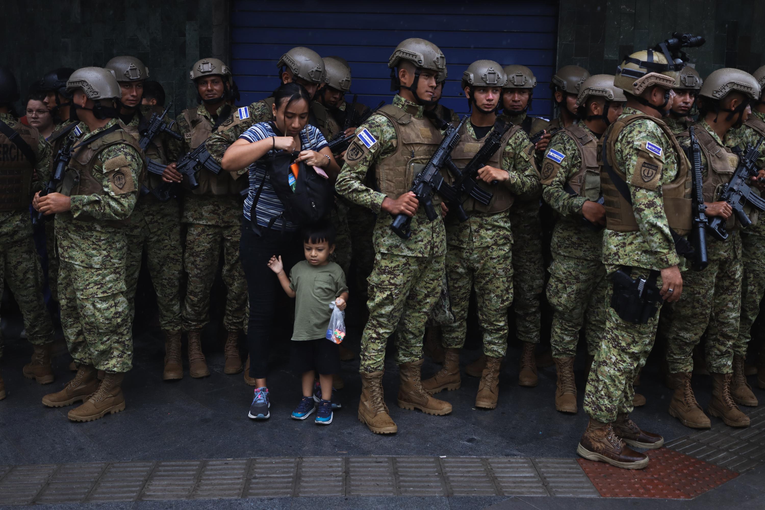 Hundreds of soldiers gathered in the Historic Center of San Salvador for a parade prior to the swearing-in of Nayib Bukele to an unconstitutional second term on June 1, 2024. Photo Diego Rosales