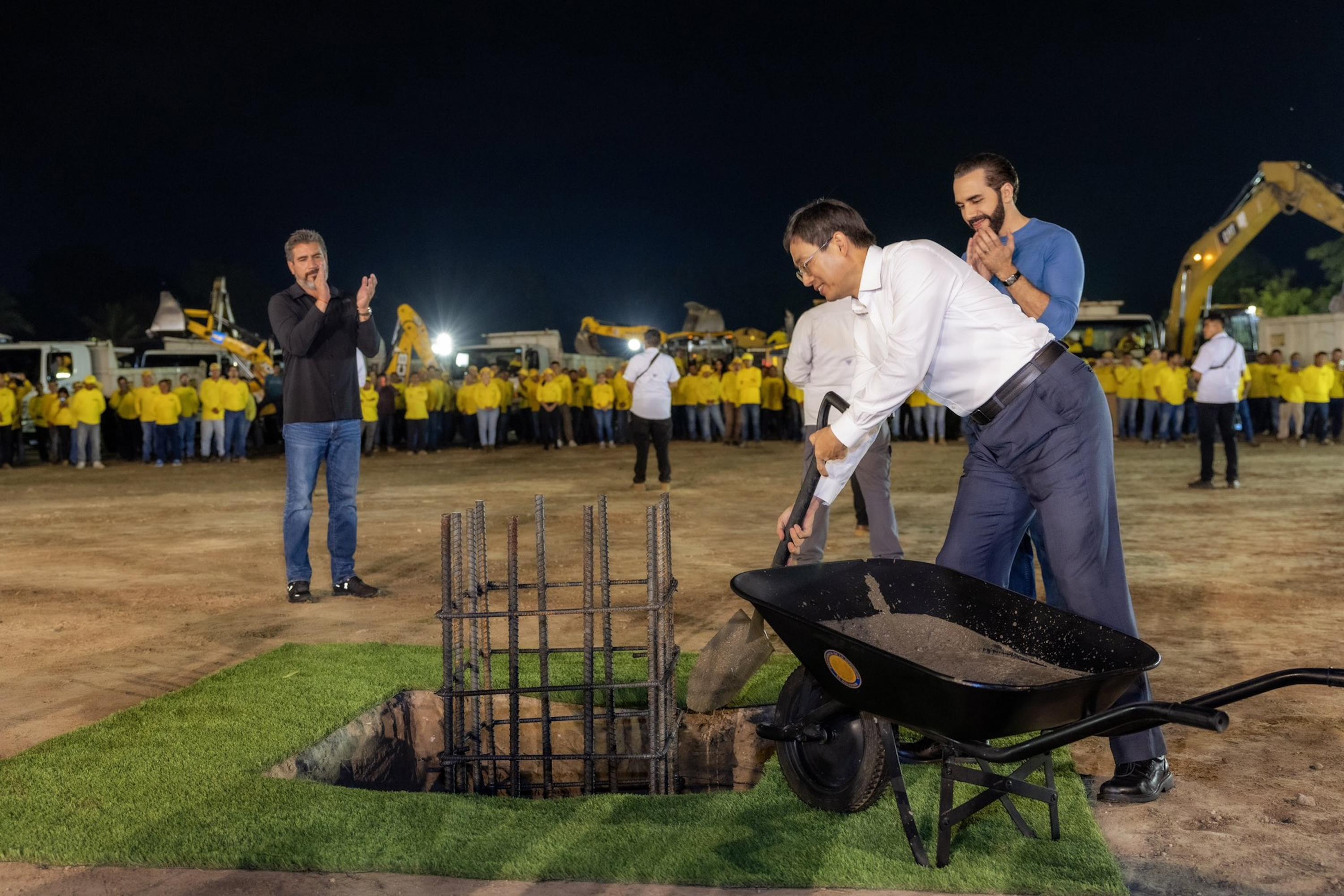 Nayib Bukele livestreamed the groundbreaking of a new national stadium alongside Chinese Ambassador Zhang Yanhui on Nov. 30, 2023, just a week after opening a new national library, also financed by the Chinese government. Photo Casa Presidencial