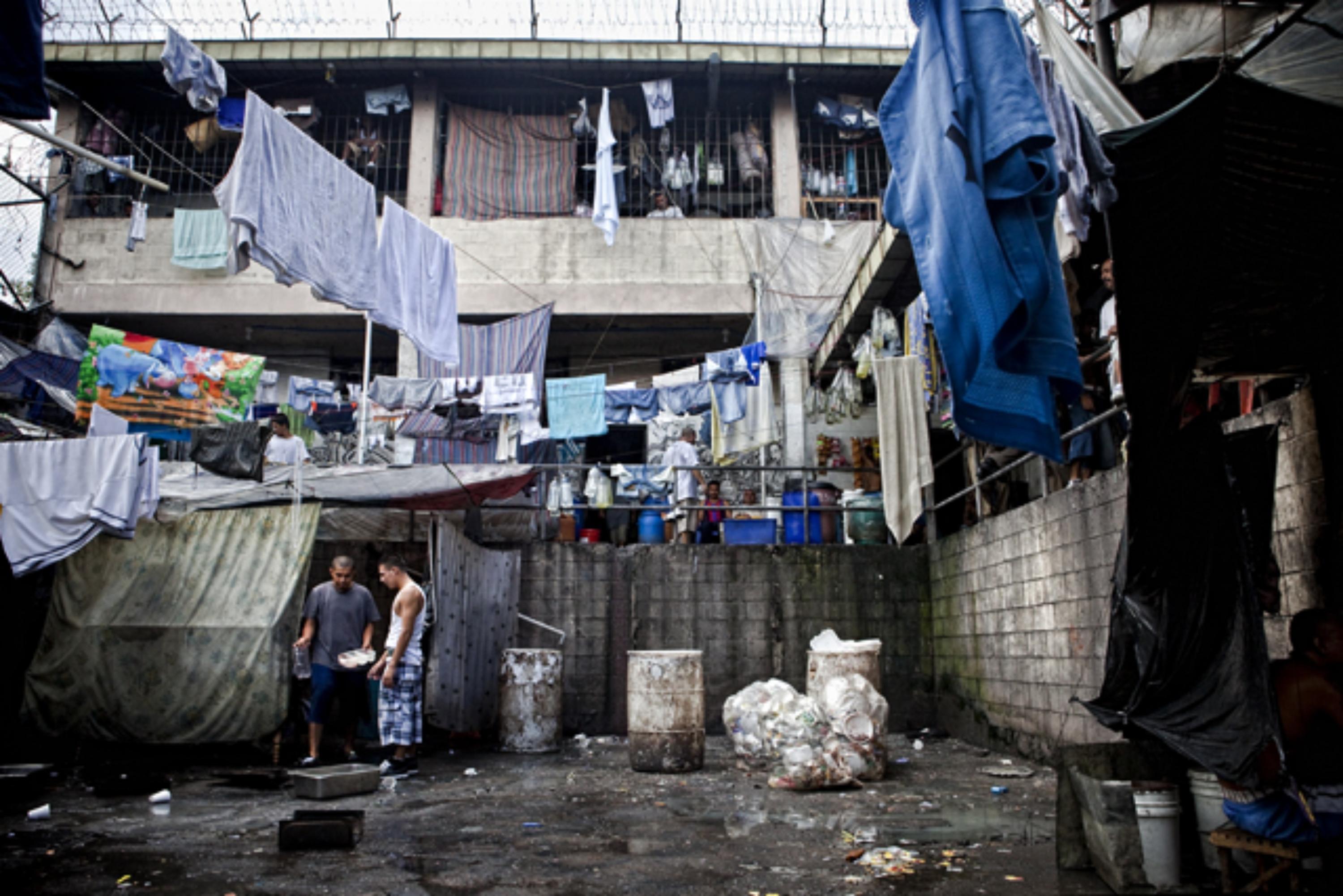 In 2012, more than 2,000 incarcerated people were packed into a prison designed for 800 people in Ciudad Barrios. According to the OAS, El Salvador was already the country with the most overcrowded prisons on the American continent. Photo Pau Coll