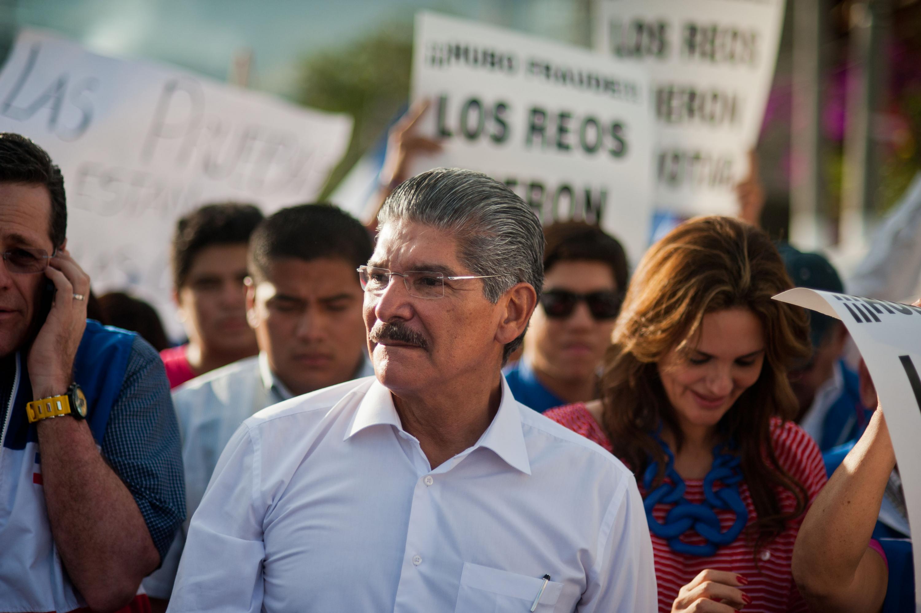 Norman Quijano, precandidado al Parlamento Centroamericano. Recientemente enfrentó un antejuicio por negociaciones ilicítas con pandillas, librado con la venia de PCN por dos votos. Foto de AFP: José Cabezas.