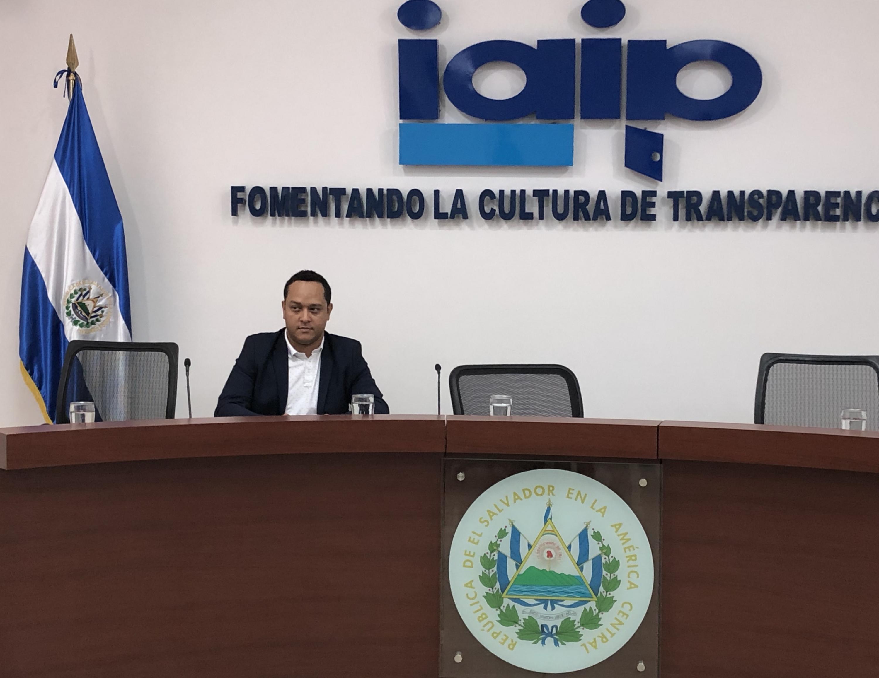 Juan Carlos Rodríguez Turcios, ex presentador de televisión, resultó electo comisionado del IAIP en un proceso anómalo. Renunció tres días después de haber sido nombrado junto con su suplente Mauricio Fuentes. Foto: Gabriel Labrador