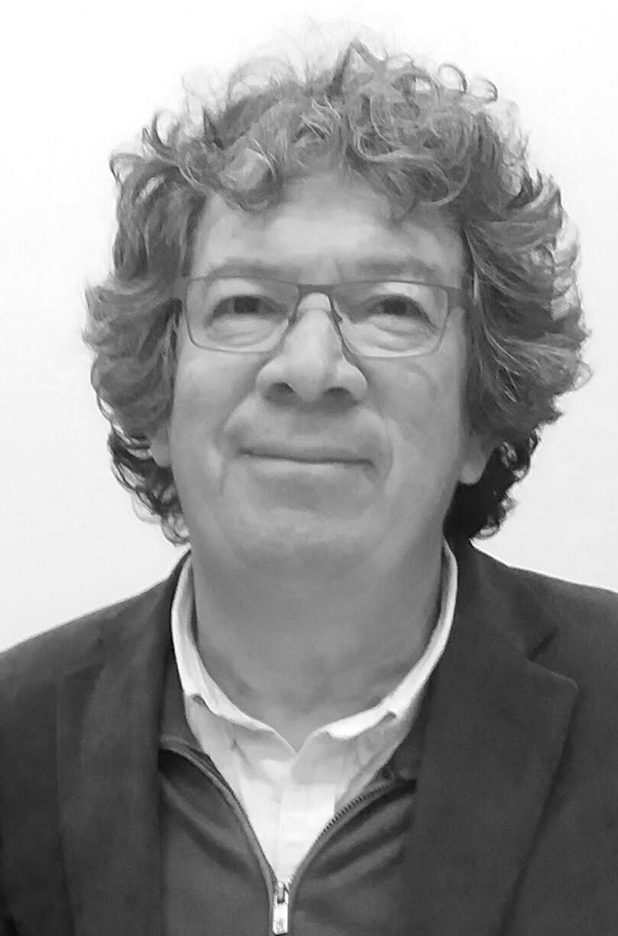 *Silvio Prado es nicaragüense. Doctor en Ciencia Política por la Universidad Complutense de Madrid, licenciado en Sociología por la Universidad Centroamericana (UCA) de Nicaragua. Miembro de la Red Nicaragüense por la Democracia y el Desarrollo Local de Nicaragua desde su fundación en 1994. Ha sido profesor de la maestría de desarrollo rural de la UCA. Hasta 2013 fue director del Centro de Estudios y Análisis Políticos (CEAP) de Nicaragua. Investigador asociado al Instituto de Estudios Estratégicos y Políticas Públicas (IEEPP) de Nicaragua.