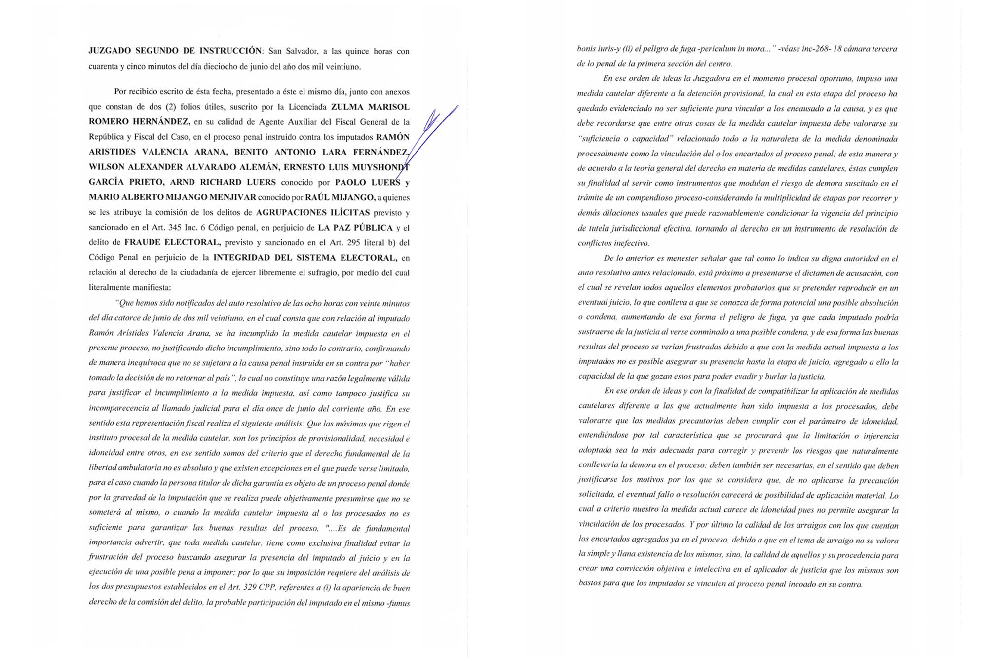 La Fiscalía General de la República ha solicitado que el resto de personas acusados de negociar con pandillas sigan el proceso en detención provisional. En la imagen, la solicitud de revisión de medidas.
