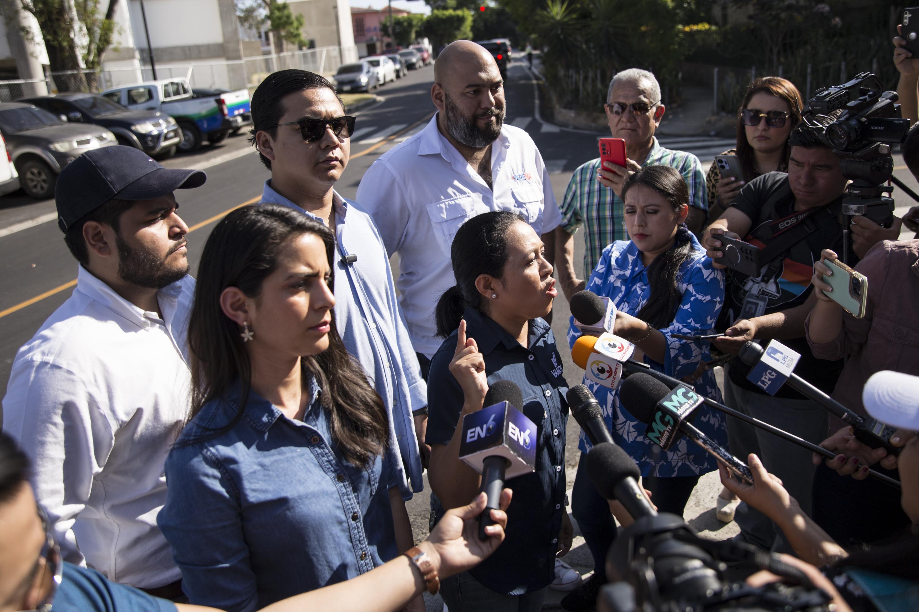 Members of opposition parties Vamos, Nuestro Tiempo, and Arena have held joint press conferences during the final review of ballots to denounce a lack of transparency by the Supreme Electoral Tribunal. Photo Víctor Peña