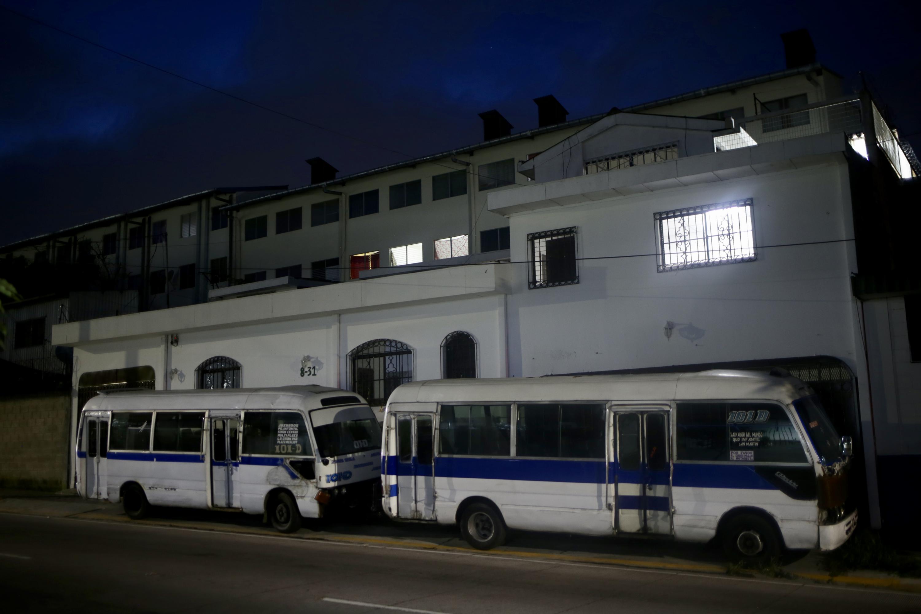 José Ángel Montoya Quiñonez rentó la casa #8-31, 4.a calle oriente, frente al hospital San Rafael, en Santa Tecla, a MITUR por $6500 mensuales. Foto de El Faro: Víctor Peña. 