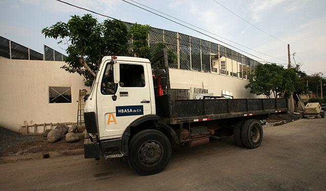 H. Barrrientos Arquitectos es la empresa que está a cargo de la construcción de la vivienda en la Urbanización Altamaria. La constructora es propiedad de Hugo Barrientos, exasesor de Funes y actual presidente de CEPA.