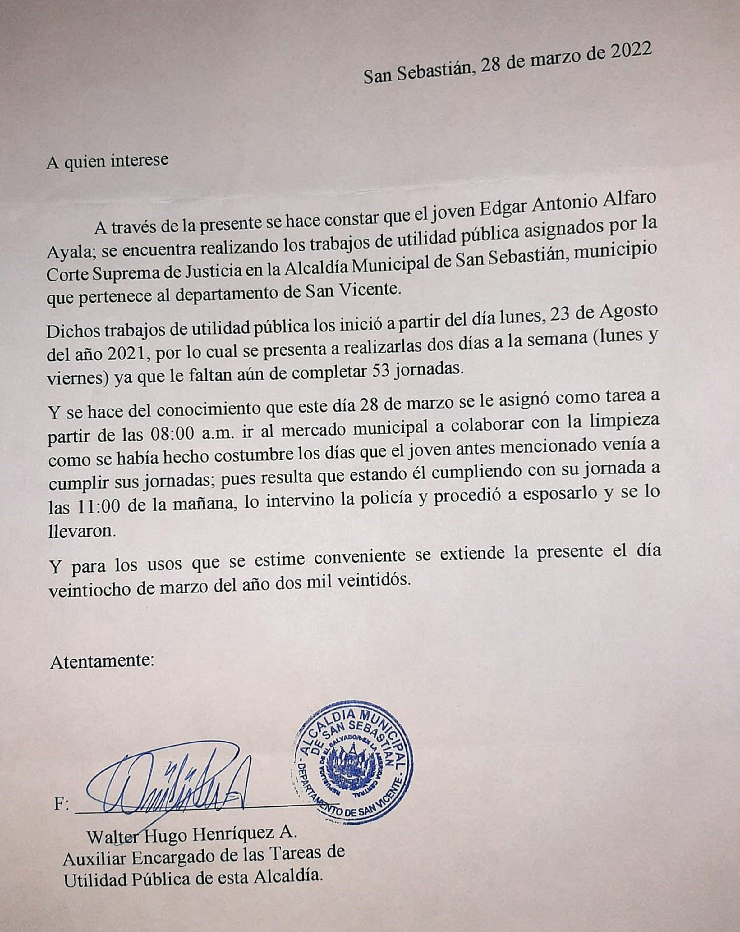 Un documento de la alcaldía de San Sebastián consigna que Edgar Antonio Alfaro Ayala fue capturado cuando barría el mercado, bajo supervisión municipal. Él cumplía una condena por pertenecer a una pandilla y la Policía lo capturó durante el Régimen de Excepción por el mismo delito.