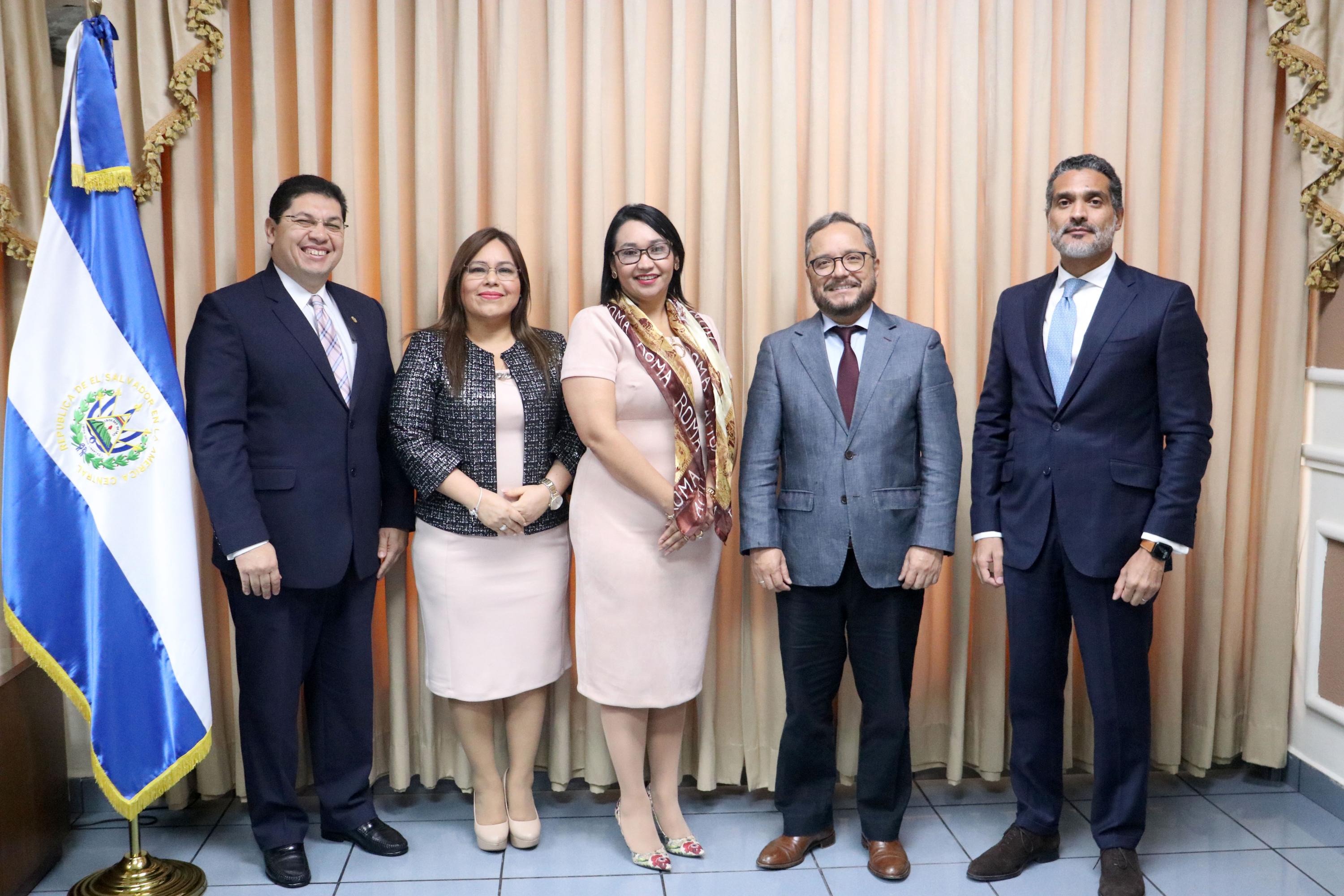At a meeting in March, 2020, Gutiérrez and Ochaeta discussed joint training and development projects with magistrates from the Court of Accounts. Photo courtesy CCR.