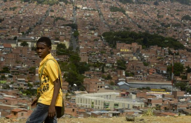 Vista de parte de la ciudad de Medellín (Colombia) desde el exbotadero de Moravia, hoy Jardín de Moravia. Foto Raúl Arboleda (AFP).