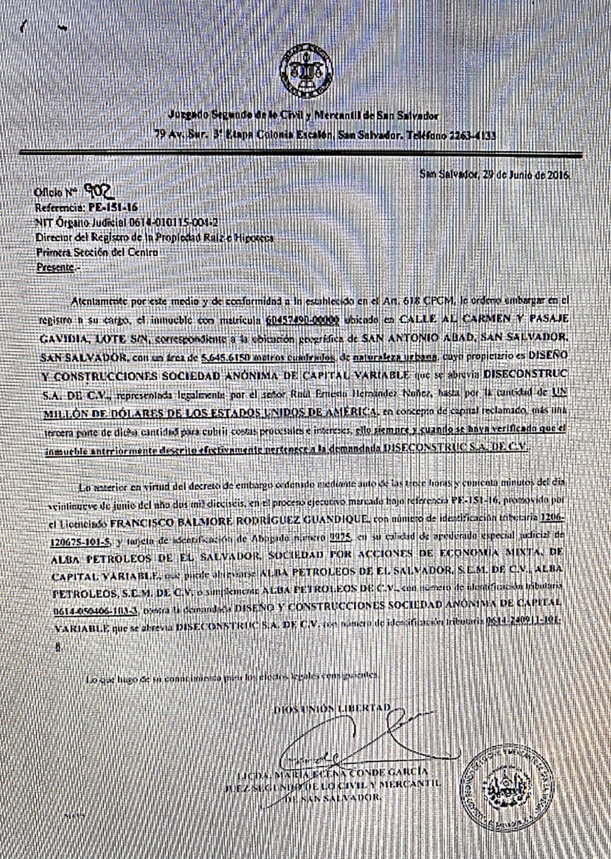 Diseconstruc no pagó un préstamo de $1,000,000 a Alba Petróleos y, ante la falta de pago, embargó una propiedad a Diseconstruc. Es la misma propiedad por la que Diseconstruc pagó $527 mil, de un préstamo con Alba Petróleos, a Mov-i la empresa administrada por Ernesto Castro.  