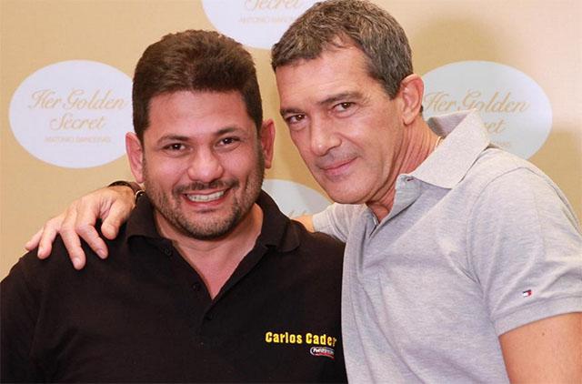 Carlos Cader junto a Antonio Banderas en Santiago de Chile. Foto cortesía Carlos Cader