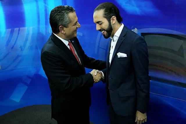 Los candidatos que compiten por la alcaldía de San Salvador, Edwin Zamora (Arena) y Nayib Bukele (FMLN), tuvieron un primer debate electoral televisado la noche del 27 de enero en el programa Debate con Nacho, de Canal VTV, conducido por Nacho Castillo. / Foto de Fred Ramos.