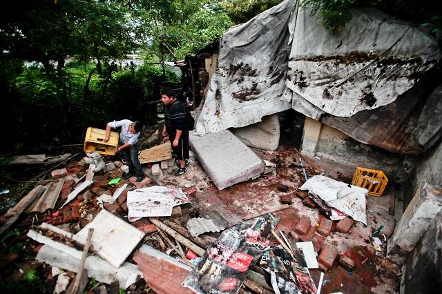 Esta es la única vivienda del caserío El Espino que fue desmantelada tras un desalojo que terminó siendo suspendido por el juez de Paz de Antiguo Cuscatlán, el 3 de junio de 2015. El juez dio un período de gracia de una semana pero luego el desalojo fue suspendido por orden de la Sala de lo Constitucional.