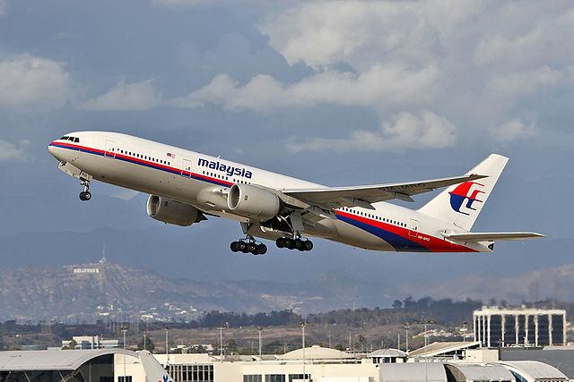 Un Boeing 777 de la aerolínea Malaysia Airline similar al de esta imagen de archivo y con casi 300 pasajeros a bordo fue abatido en Ucrania oriental este jueves 17 de julio. Foto Paul Rowbotham.