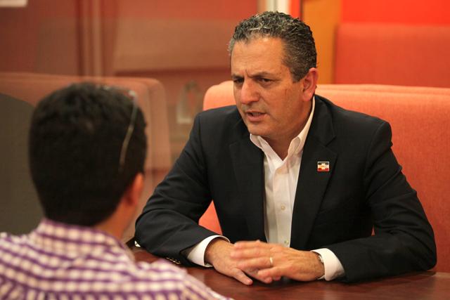 Edwin Zamora entrevistado por El Faro el pasado viernes 17 de octubre 2014. Foto Mauro Arias