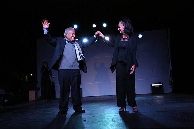 El ahora presidente Salvador Sánchez Cerén junto a Eunice Payés en uno de los eventos artísticos organizados por la ahora funcionaria durante la campaña electoral. / Foto de la Secretaría de Cultura del FMLN.