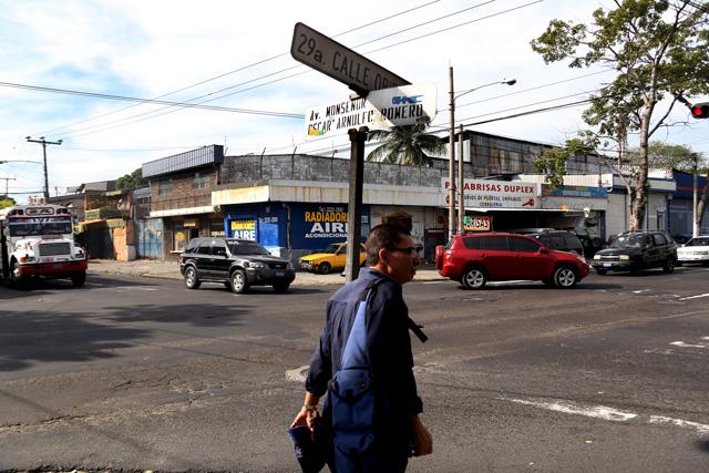 Esta es el cruce donde iban a encontrarse la Avenida Monseñor Romero y la Calle Mayor Roberto d