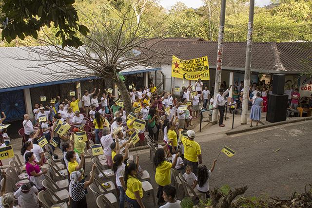 Al rededor de 300 personas asistieron al investidura de Miguel Serrano como candidato a alcade, por el CD.