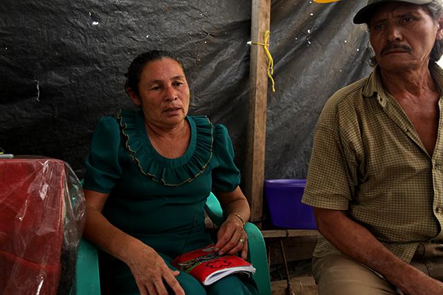 Yolanda Mejia y su esposo cuentan la historia de como desapareció su hijo Óscar.