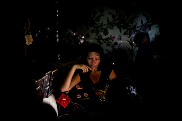 Raquel Alas Recinos es propietaria de una de las dos casas a las que ingresó el juez para intentar desalojarla. En la comunidad El Espino, en Antiguo Cuscatlán, viven unas 70 familias. Foto: Fred Ramos