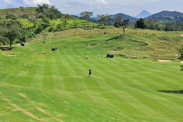 Campo de golf de El Encanto. Tiene una extensión total de 90 manzanas de terreno que requieren regarse constantemente. 