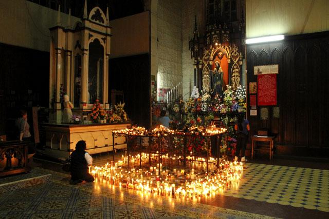 En toda Mesoamérica la adoración de imágenes de múltiples santos católicos fue facilmente aceptada por los nativos, ya que se asemejaba a sus religiones politeistas y animistas. Foto archivo, Mauro Arias.