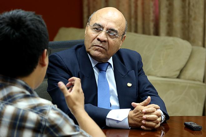 Carlos Canjura es el elegido para presidir el Ministerio de Educación durante este quinquenio. Es un hombre que ha dedicado toda su vida  a formar jóvenes en ciencias y matemáticas, un académico que trabajó durante décadas en la Universidad de El Salvador. Foto: Fred Ramos