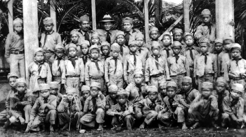 Escuela Indígena de Izalco, 1932. Foto cortesía del Museo de la Palabra y la Imagen.