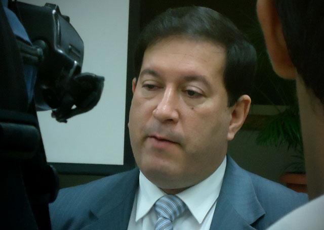 Carlos Acevedo fue presidente del Banco Central de Reserva de junio de 2009 a abril de 2013 durante el primer gobierno del FMLN. Denunció públicamente -durante su gestión- que la administración Saca había inflado el PIB. Foto: Archivo El Faro