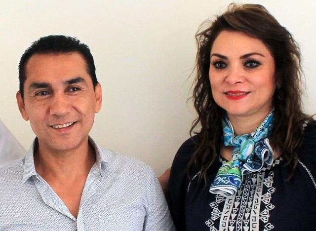 Jose Luis Abarca, alcalde de Iguala (Guerrero, México), posa junto a su esposa, María de los Ángeles Pineda. Foto Jesús Guerrero (AFP).