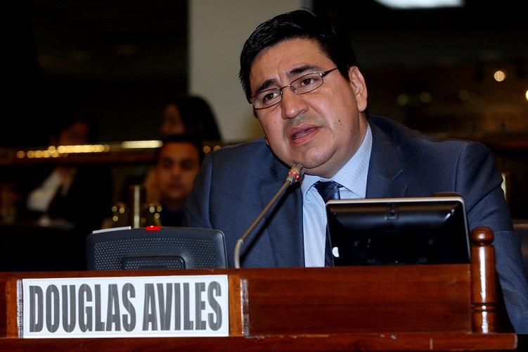 Douglas Avilés, diputado suplente de la Asamblea Legislativa por el Cambio Democrático, entre los años 2009 y 2012, y diputado propietario, entre los años 2012 y 2015. 