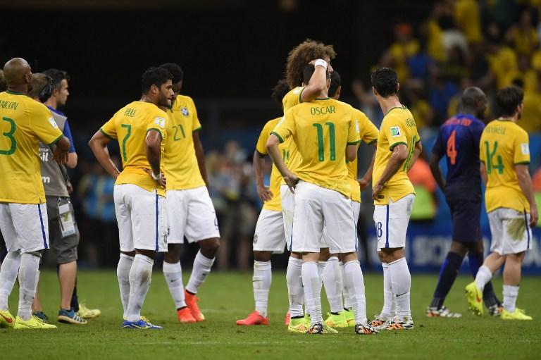Los jugadores de Brasil se concentraron en la cancha al terminar el encuentro por el tercer lugar en la copa del mundo Brasil 2014, en el que perdieron contra Holanda 0-3 Foto Fabrice Coffrini (AFP).