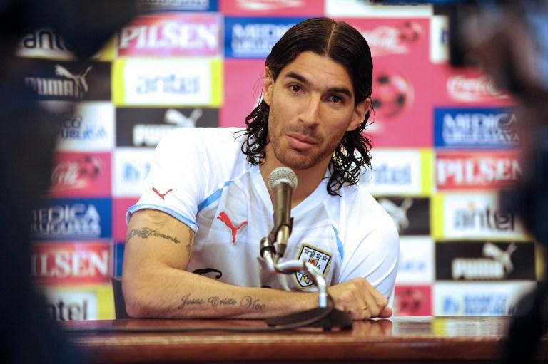 Sebastián Abreu habla durante una conferencia de prensa, en Canelones, Uruguay, el 4 de octubre de 2011. Abreu fichó este 6 de julio por el Santa Tecla, club de la Liga Mayor de Fútbol de El Salvador. Foto AFP/ Pablo Porciuncula 