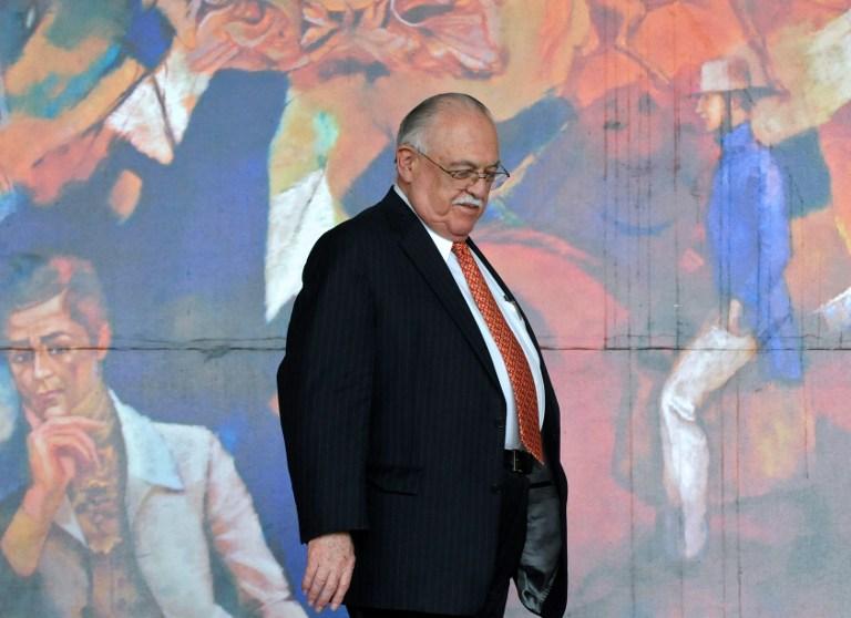 Esta fotografía fue tomada el 9 de julio de 2011, cuando Jaime Rosenthal Oliver todavía era el líder del Partido Liberal. Ese día había sostenido una reunión con el expresidente, Porfirio Lobo Sosa, para discutir la posibilidad de una Asamblea Nacional Constituyente. AFP PHOTO / Orlando SIERRA