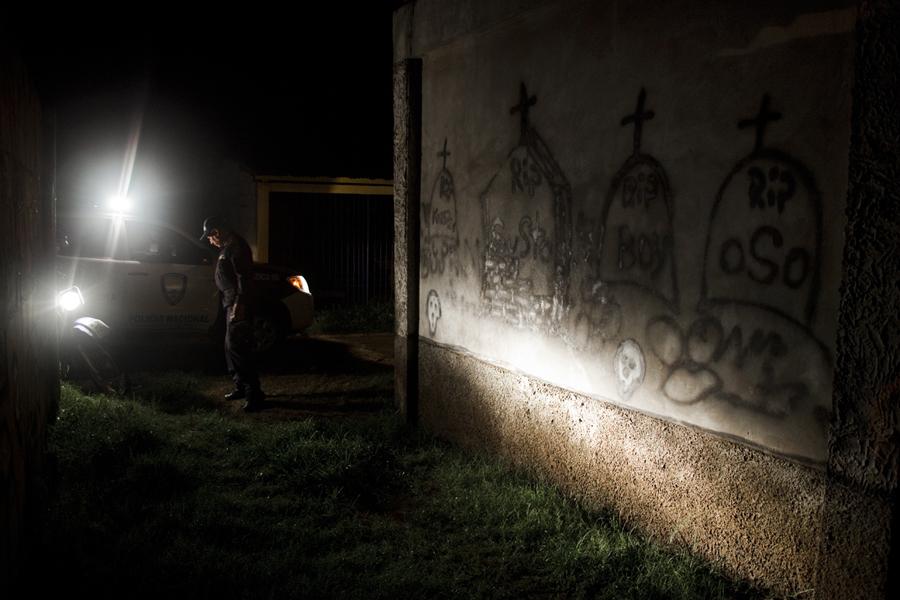 Pintas que recuerdan a pandilleros asesinados en el barrio Rivera Hernández, de San Pedro Sula. Esta ciudad alcanzó en 2011 un índice de 159 homicidios por cada 100 mil habitantes, convirtiéndose en la ciudad más violenta del mundo, según un estudio de la oenegé mexicana Consejo Ciudadano para la Seguridad Pública y la Justicia Penal. En enero de 2012, el secretario de Seguridad, Pompeyo Bonilla, se negó a comentar o a desmentir esa cifra.