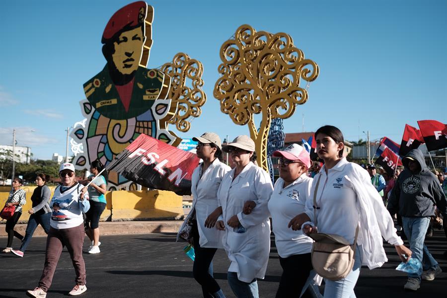 FSLN supporters march in Nicaragua. Photo from Confidencial. 