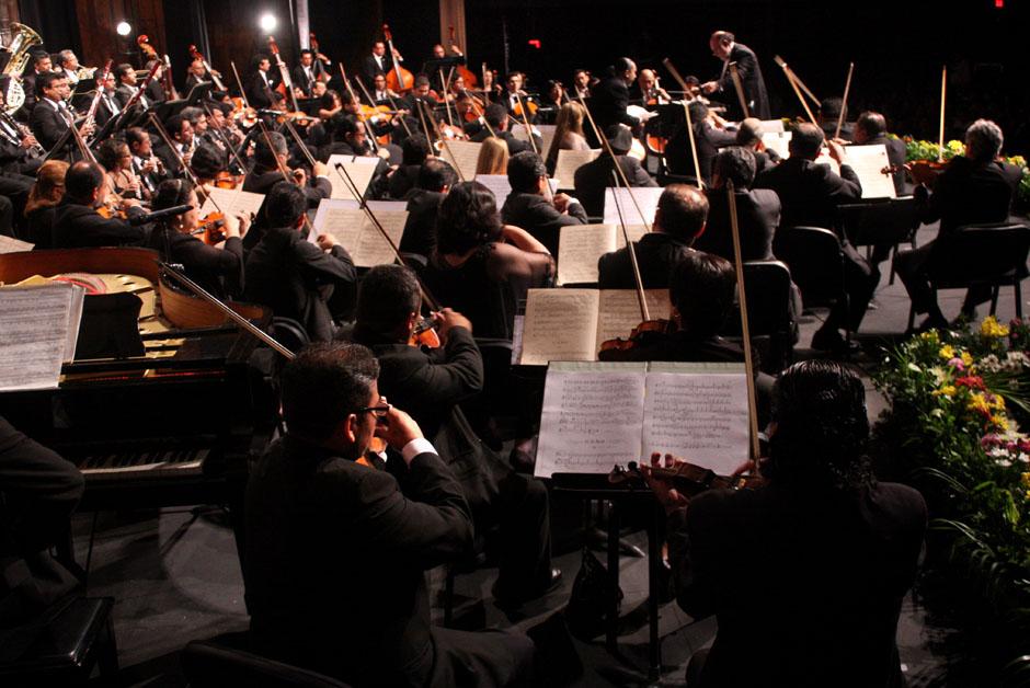 La Orquesta Sinfónica de El Salvador es la única institución declarada como Patrimonio Cultural Vivo por la Asamblea Legislativa. Celebró sus 90 años en 2012 en el Teatro Presidente con una cantata compuesta por el alemán Carl Off llamada “Carmina Burana”. / Foto: José Carlos Reyes.