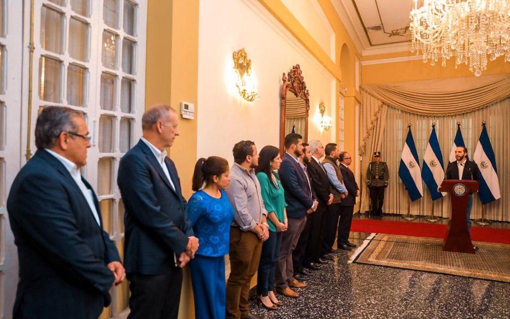 El 27 de marzo, el presidente Nayib Bukele juramentó a los miembros del 