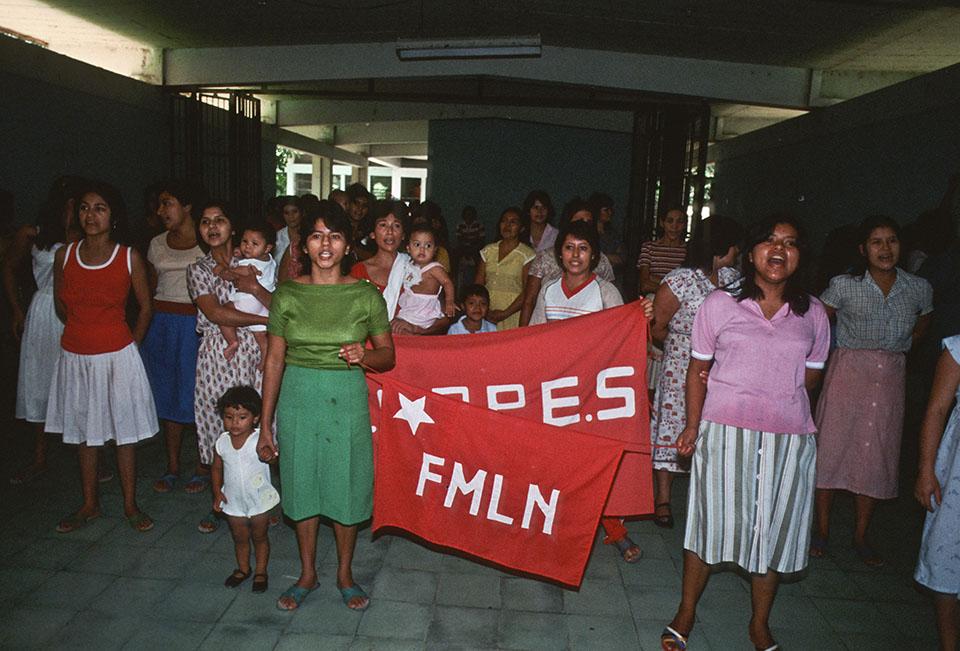 1985. Huelga de prisioneras políticas en Cárcel de Mujeres. El COPPES (Comite de Presos Políticos de El Salvador) fue una organización que funcionó dentro de las cárceles que tenían a los presos políticos que de alguna manera no fueron asesinados o tuvieron la suerte de ser 